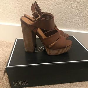Mia teardrop luggage heels